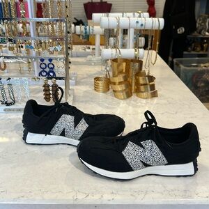 New Balance 327 black spots on white size big girl 5.5/womens 7 sneakers